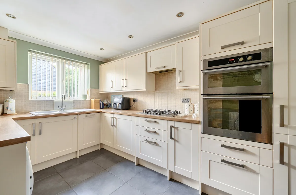 Millers Close, Chigwell, IG7, photo 4