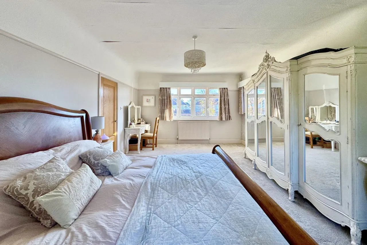 Huntly Road, BH3, photo 14