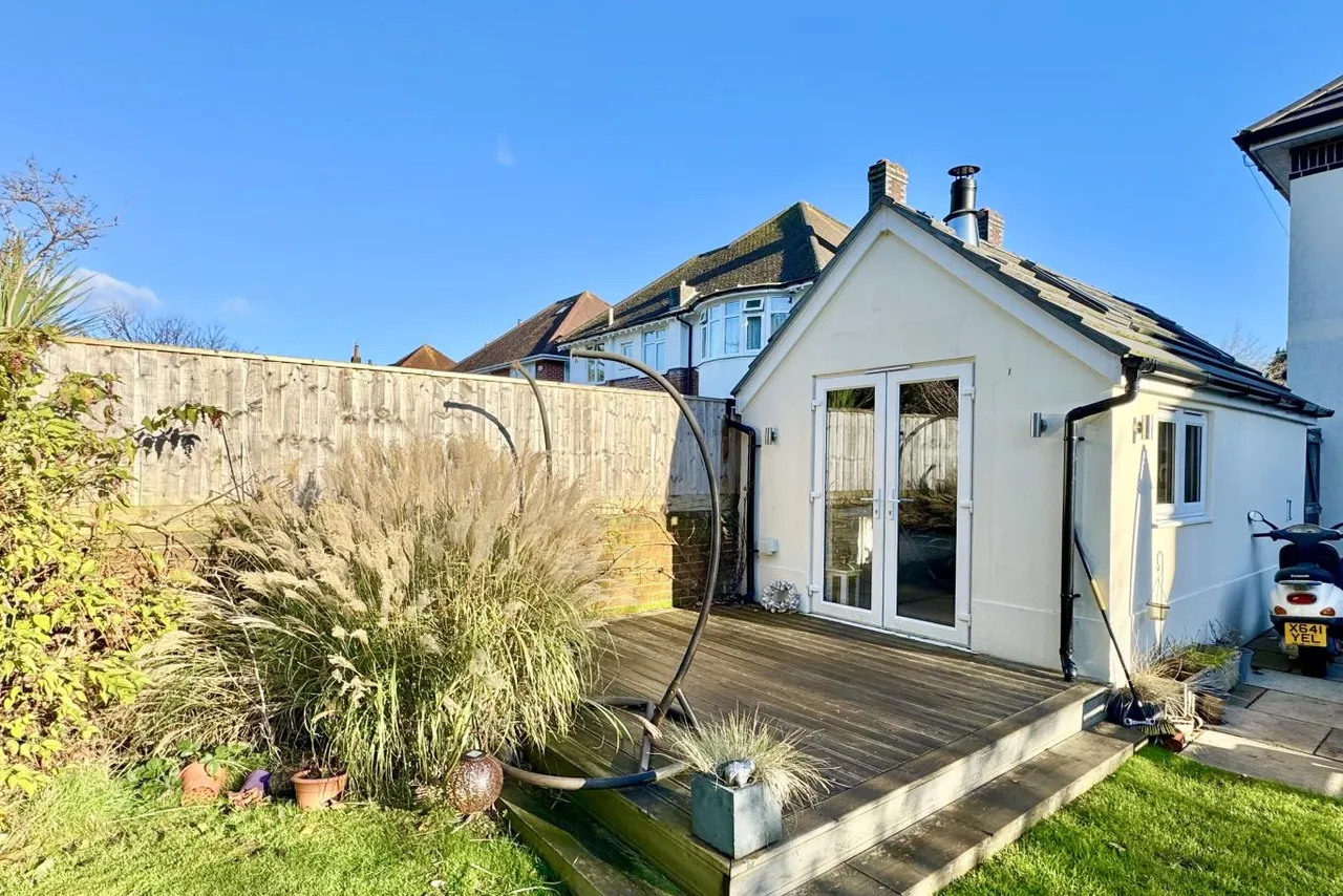 Huntly Road, BH3, photo 23