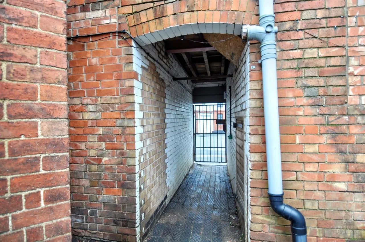 Freehold Retail Premises, LE11, photo 22