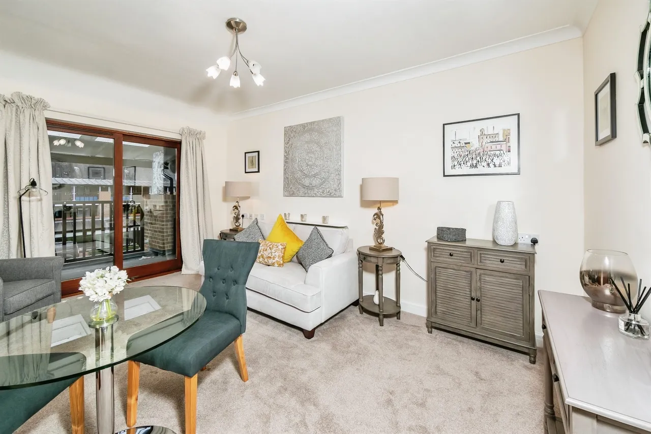 Emmbrook Court, Reading, photo 7