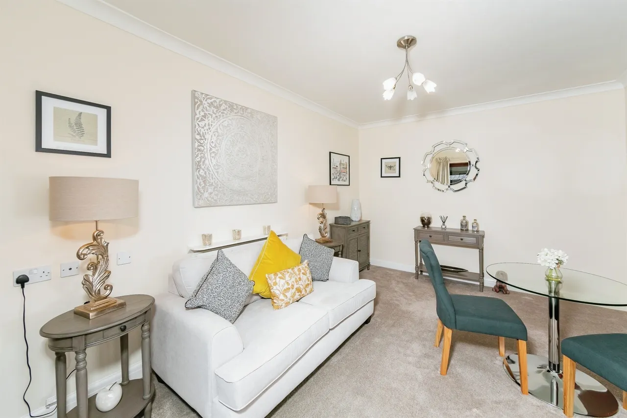Emmbrook Court, Reading, photo 8
