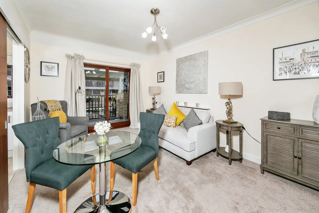 Emmbrook Court, Reading, photo 6