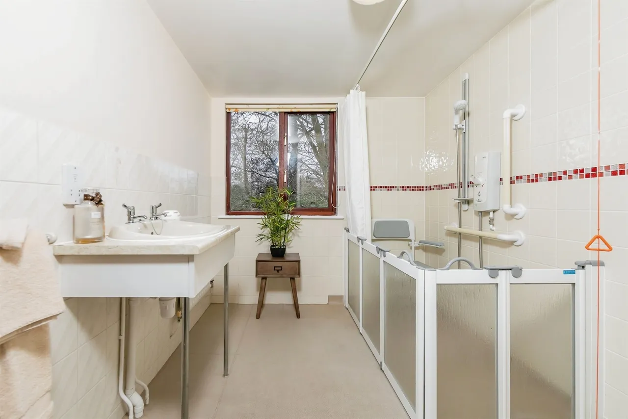 Emmbrook Court, Reading, photo 11