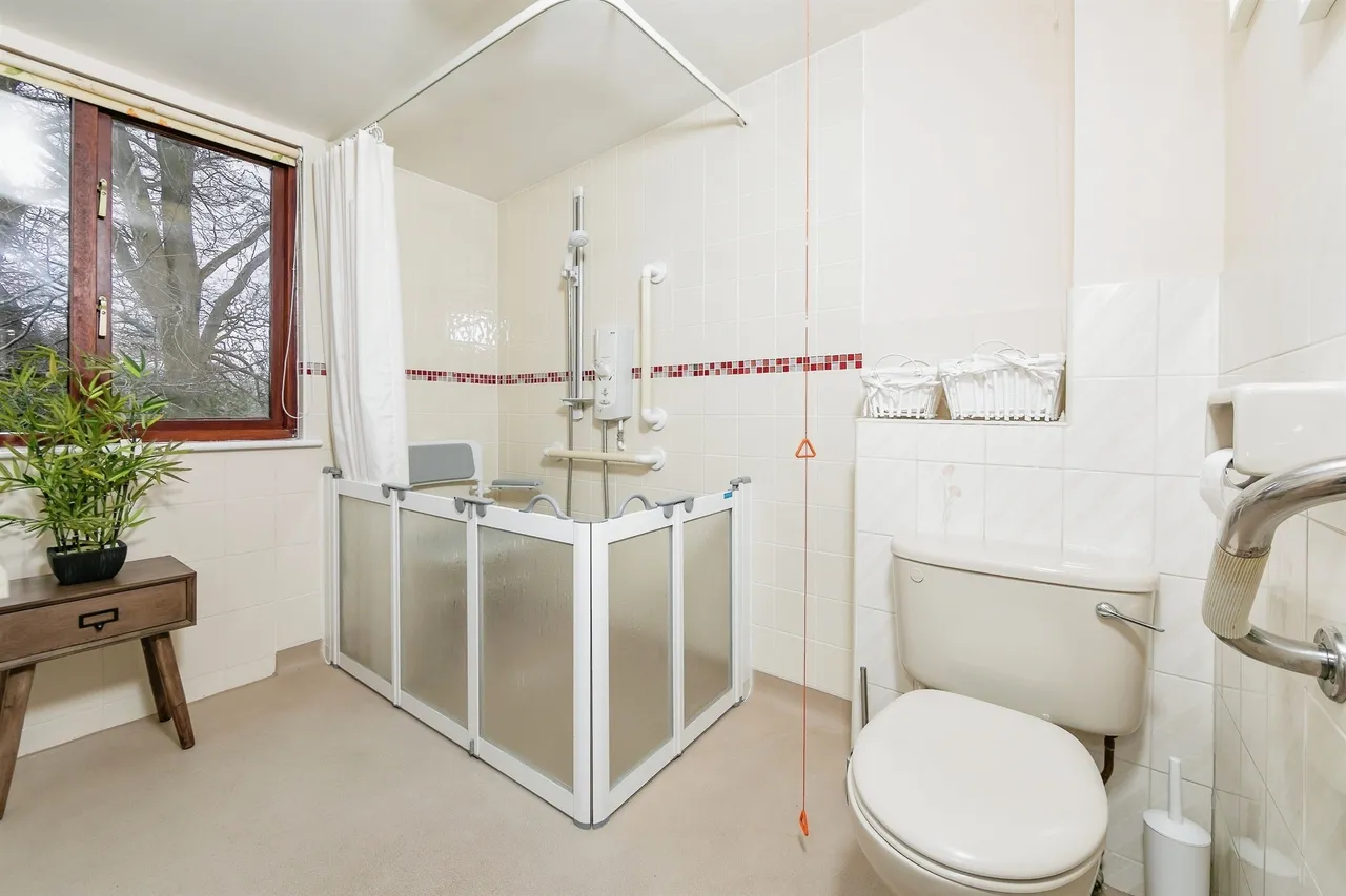 Emmbrook Court, Reading, photo 12