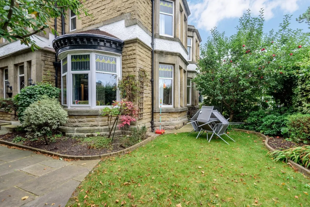 Dragon Parade, Harrogate, HG1, photo 4