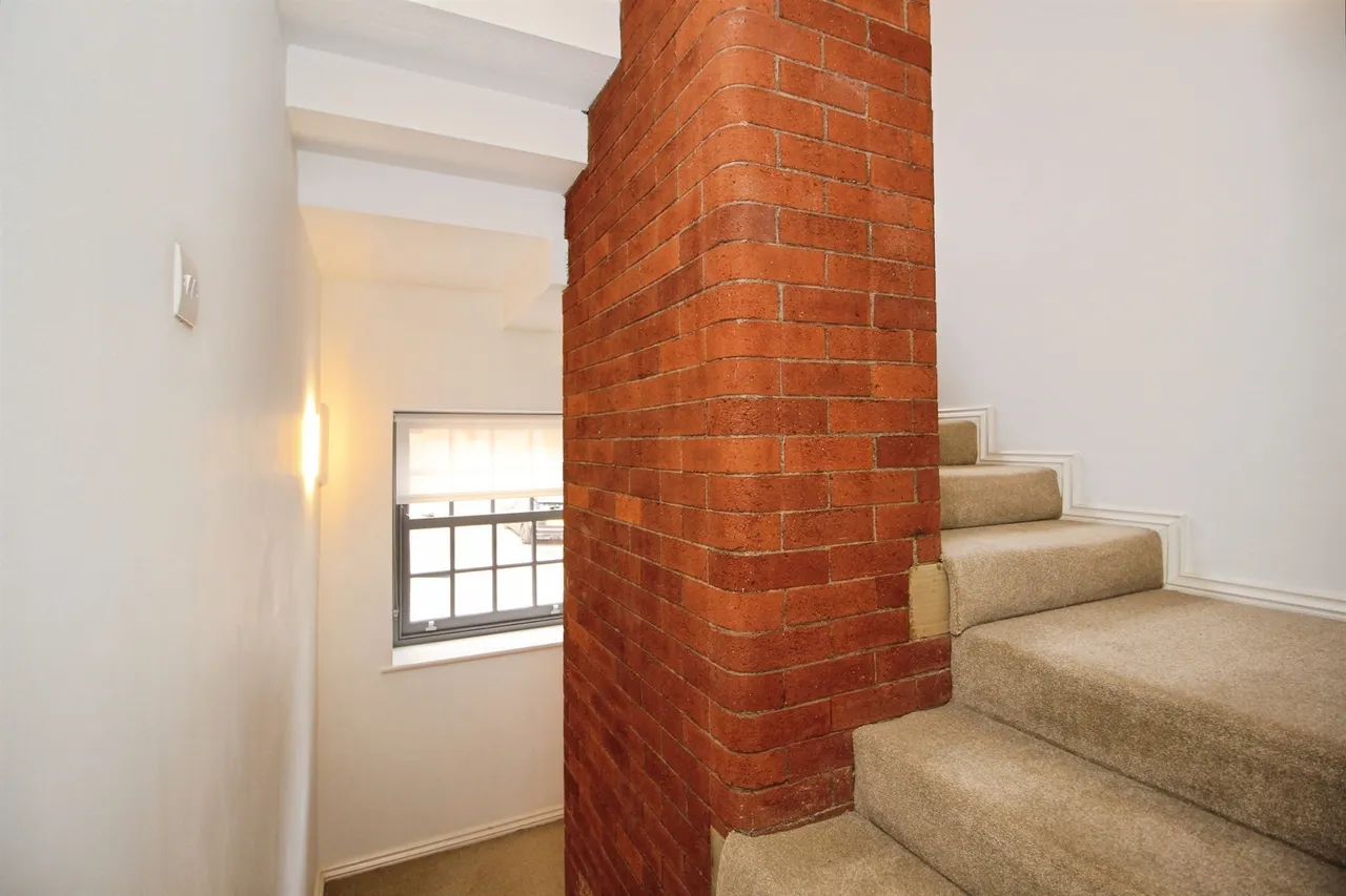 Victoria Gardens, Hyde Park, LS6, photo 14