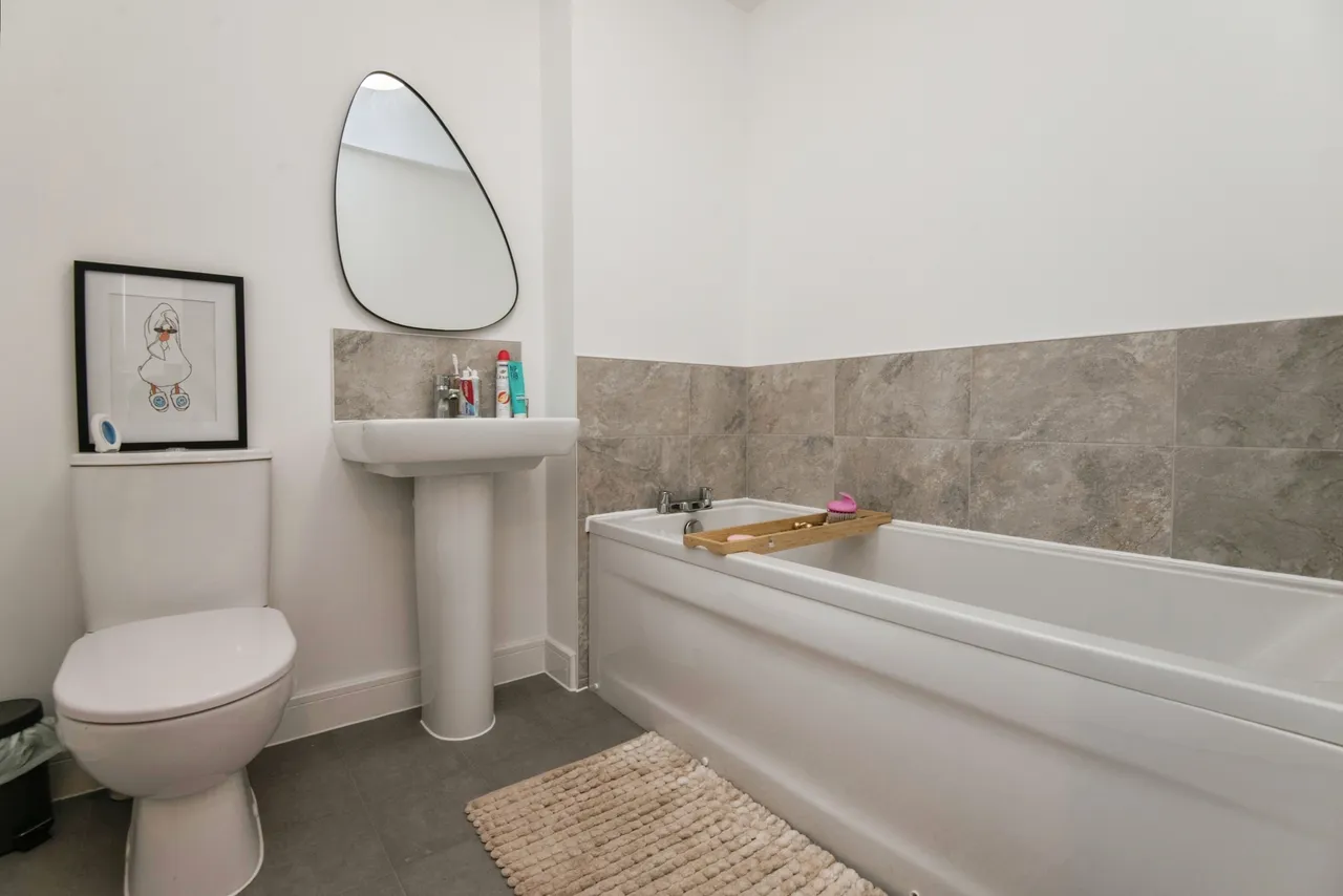 Elizabeth Road, Cullompton, EX15, photo 16
