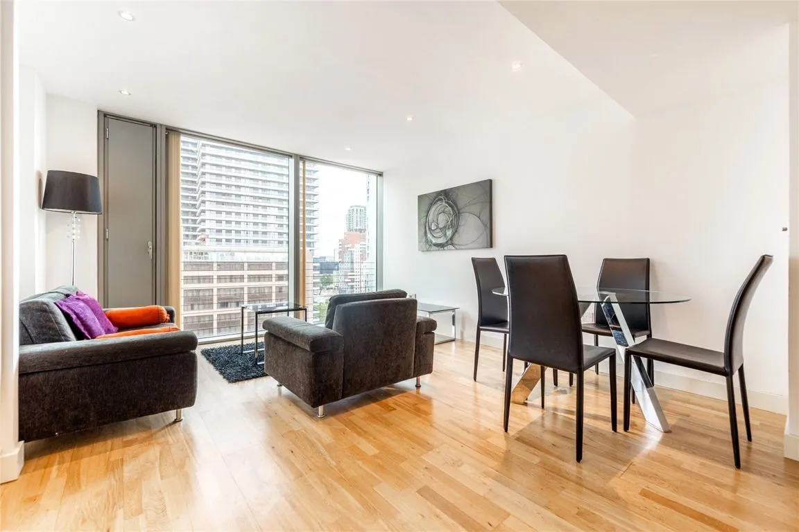 1 bed flat for sale — Landmark East Tower, London