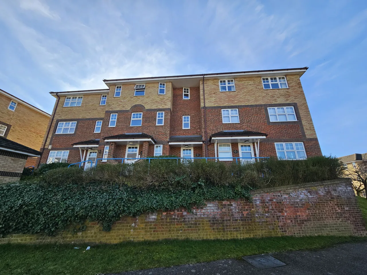 Dauphin Court, LU2, photo 9