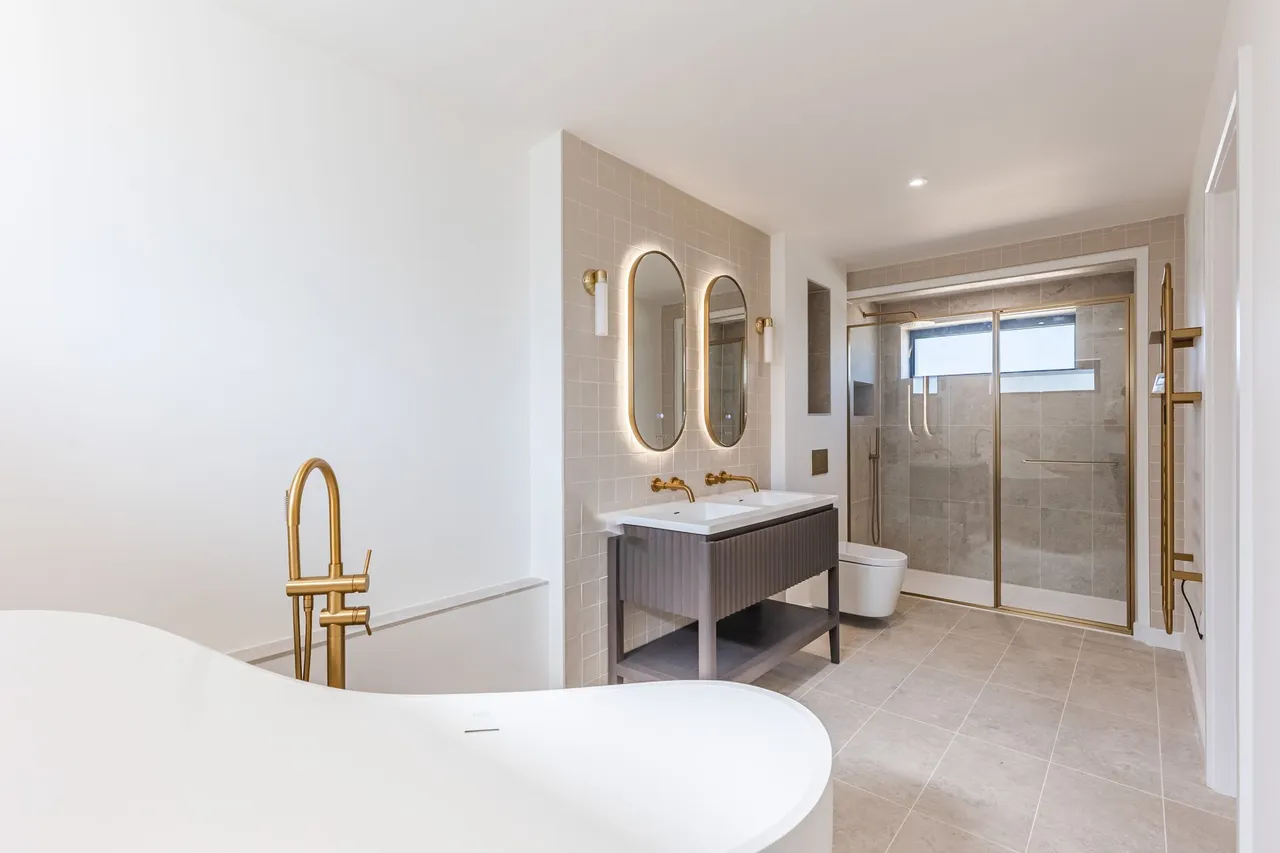 Impressive Five Bedroom Detached New, photo 10