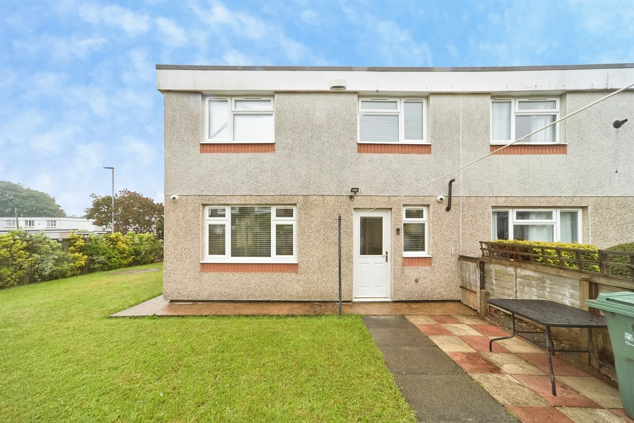 3 bed house for sale — Red Hall Chase, Leeds