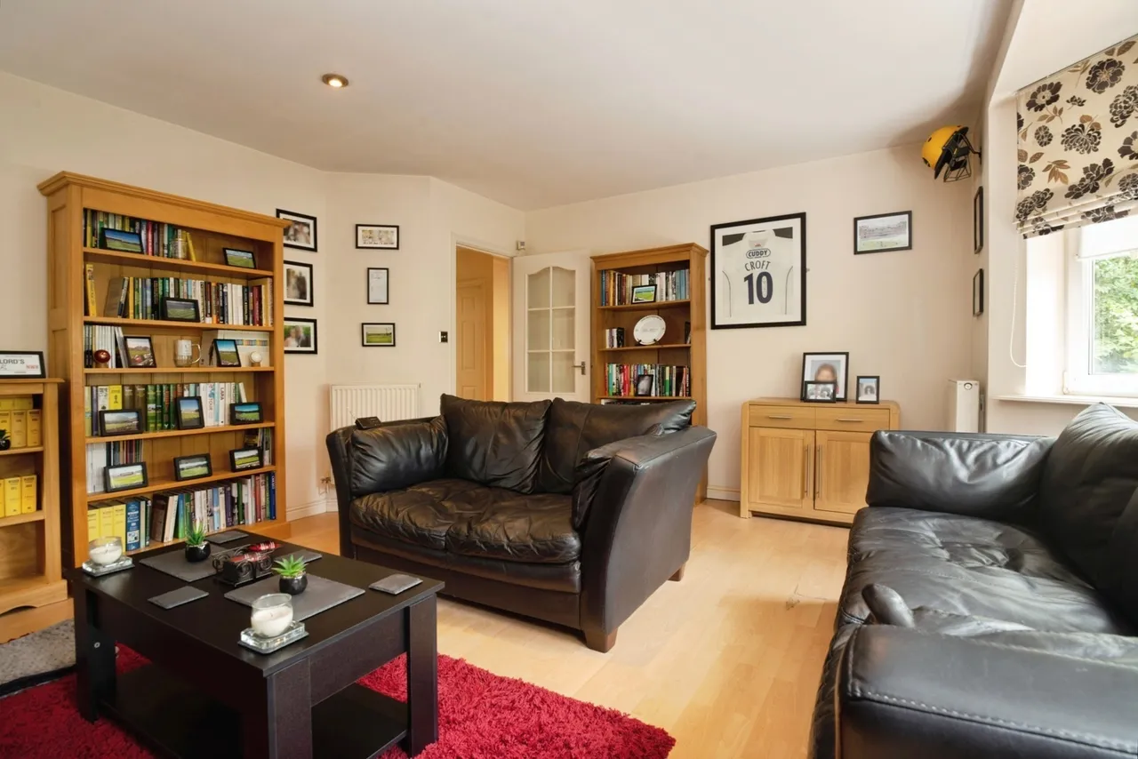 2 bed flat for sale — Corvette Court, Cardiff, CF10