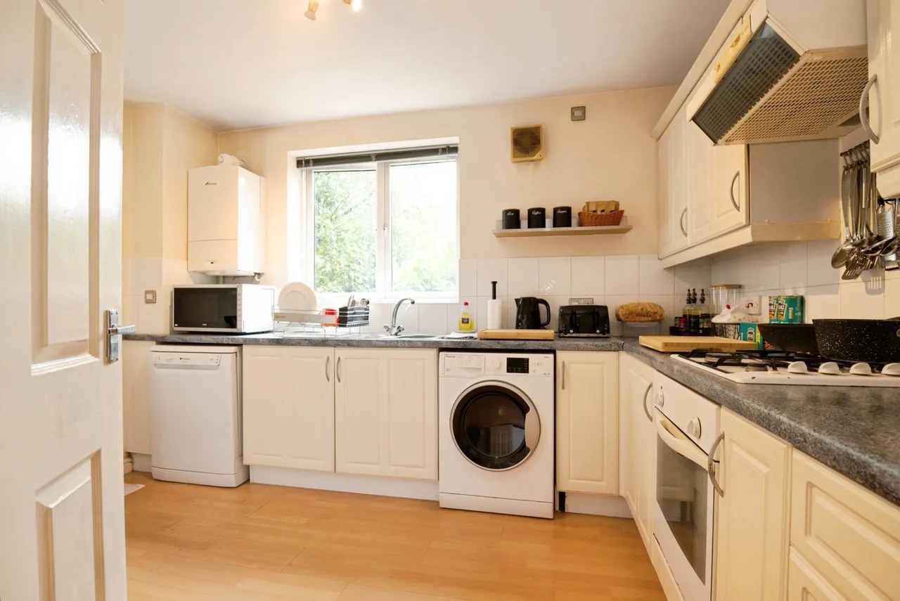 Corvette Court, Cardiff, CF10, photo 2