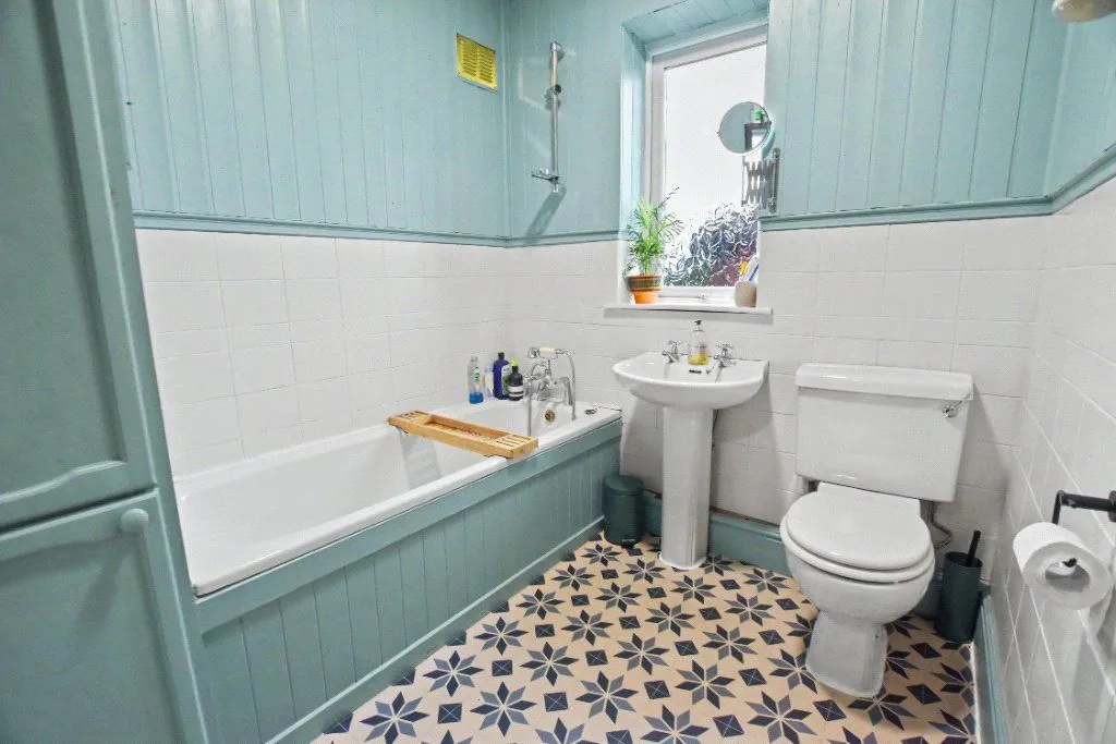 Armley Grange Avenue, Leeds, LS12, photo 9