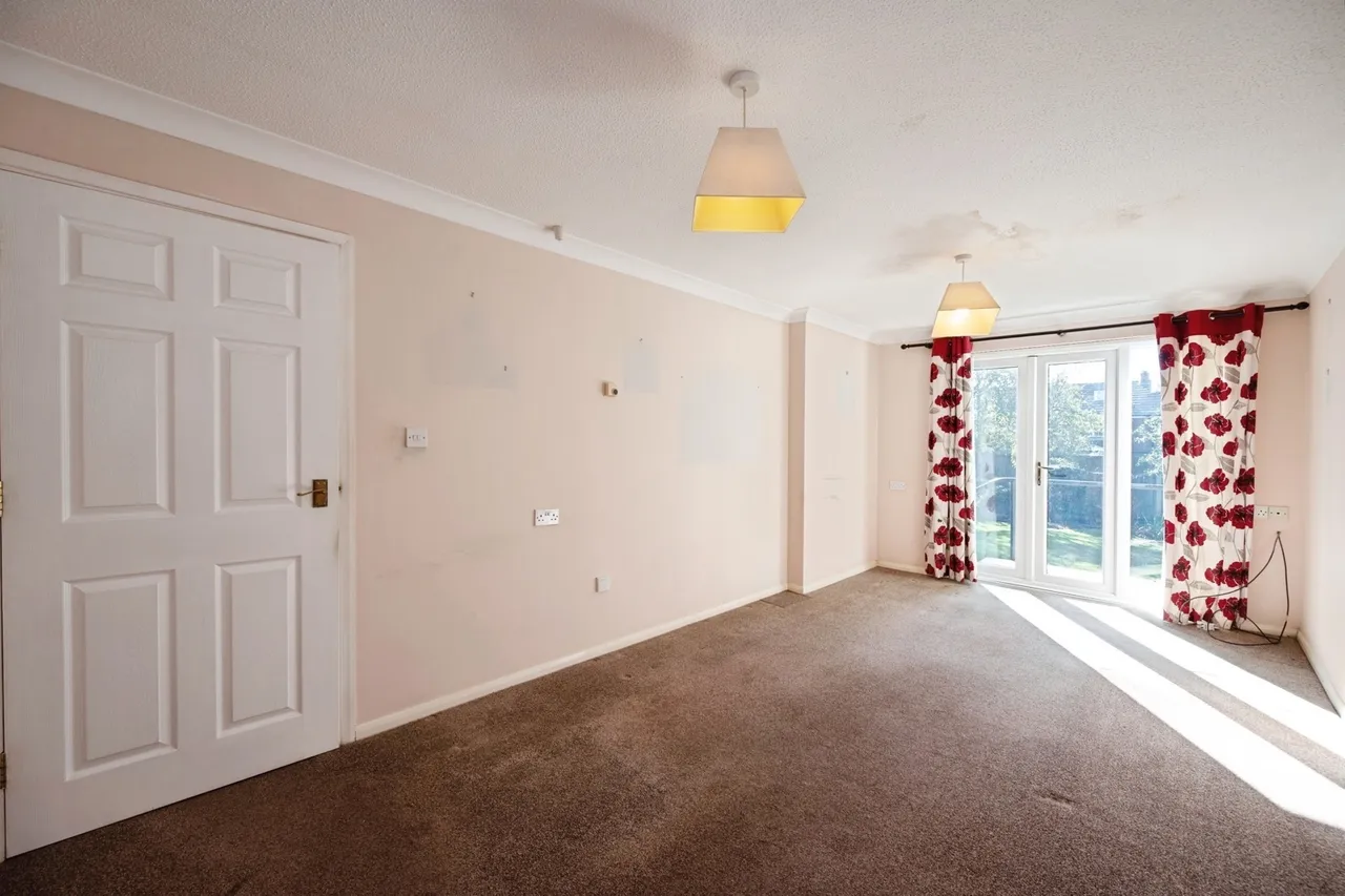 Sea Front, Hayling Island, PO11, photo 2