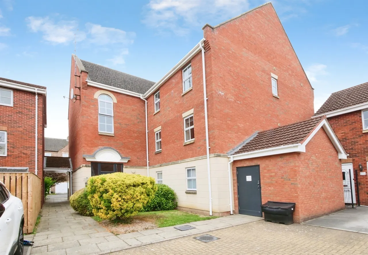 2 bed flat for sale — Cobham Way, York