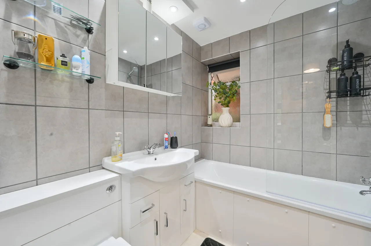 Surbiton, KT5, photo 8
