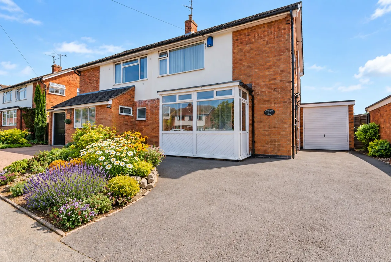 3 bed house for sale, Ash Tree Road, Oadby, LE2