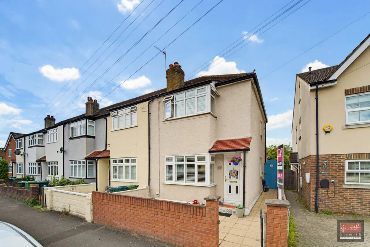 3 bed property for sale, Warwick Road, Ashford