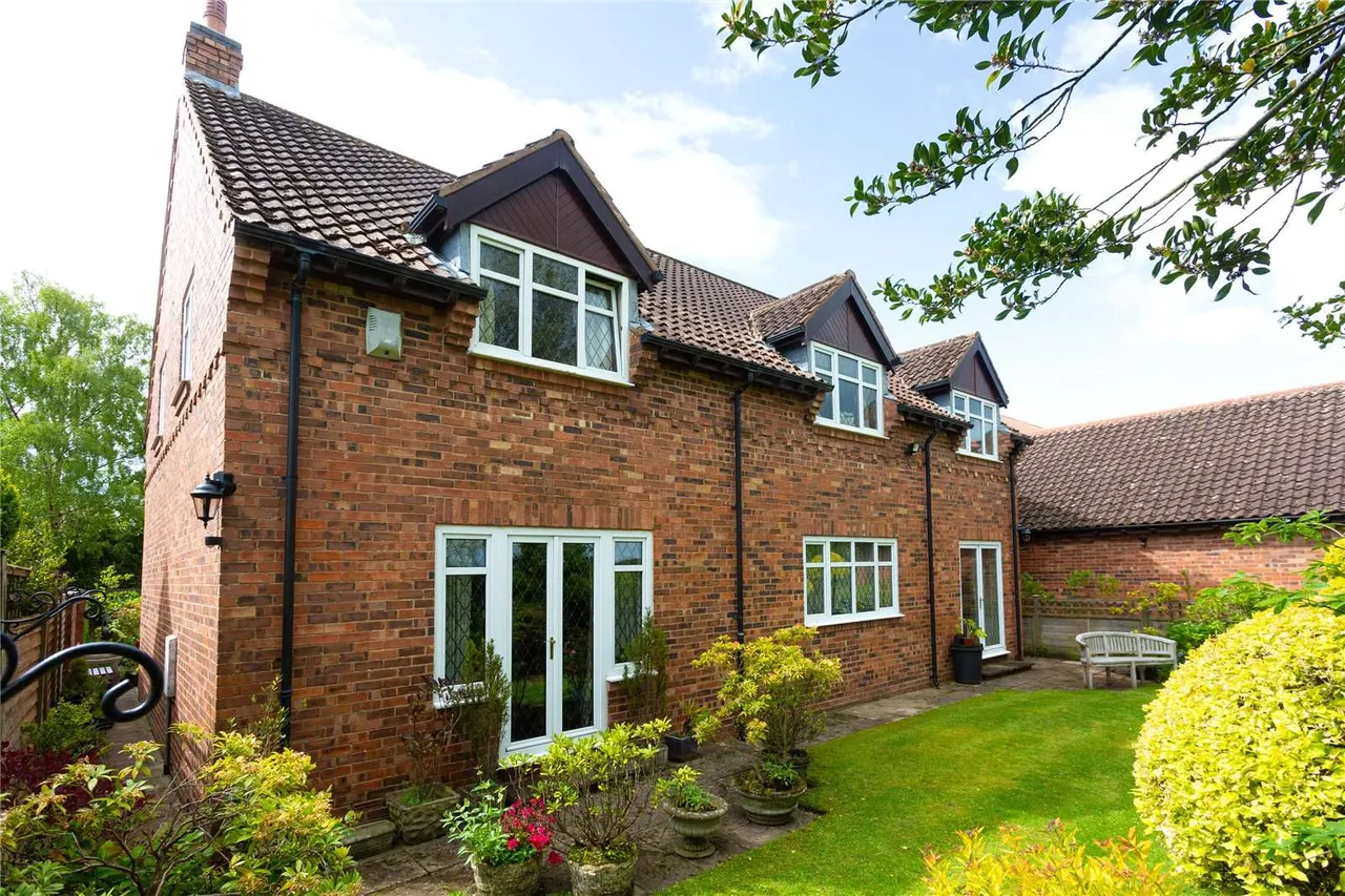 Yew Tree Close, Acaster Malbis, York, North Yorkshire, YO23 2YZ, photo 5