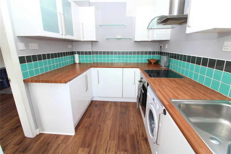 Barton Court, Leeds, West Yorkshire, LS15, photo 3