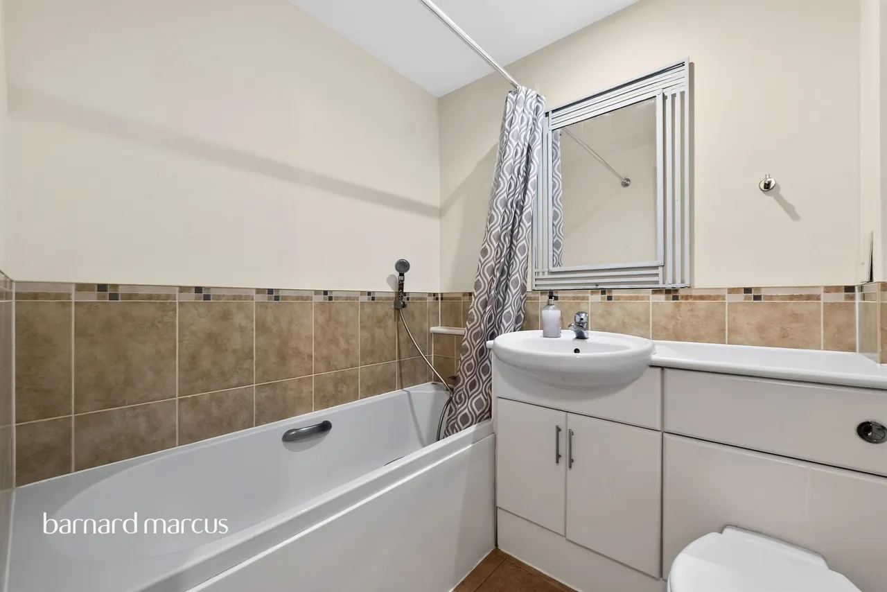 Bedfont Lane, Feltham, TW13, photo 8
