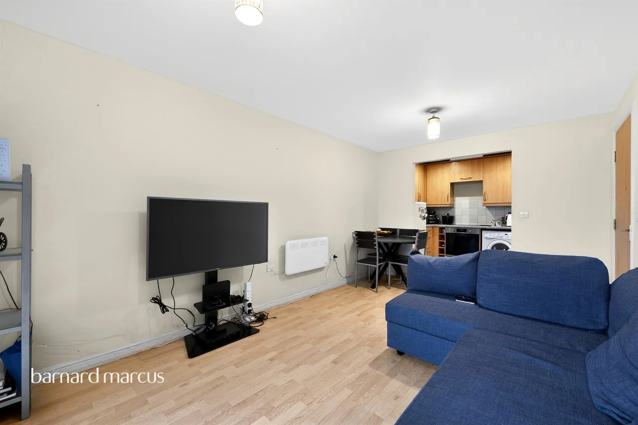 Bedfont Lane, Feltham, TW13, photo 4