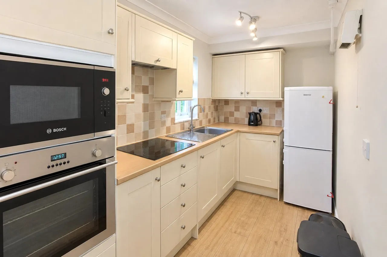 Hylton Road, Petersfield, GU32, photo 3