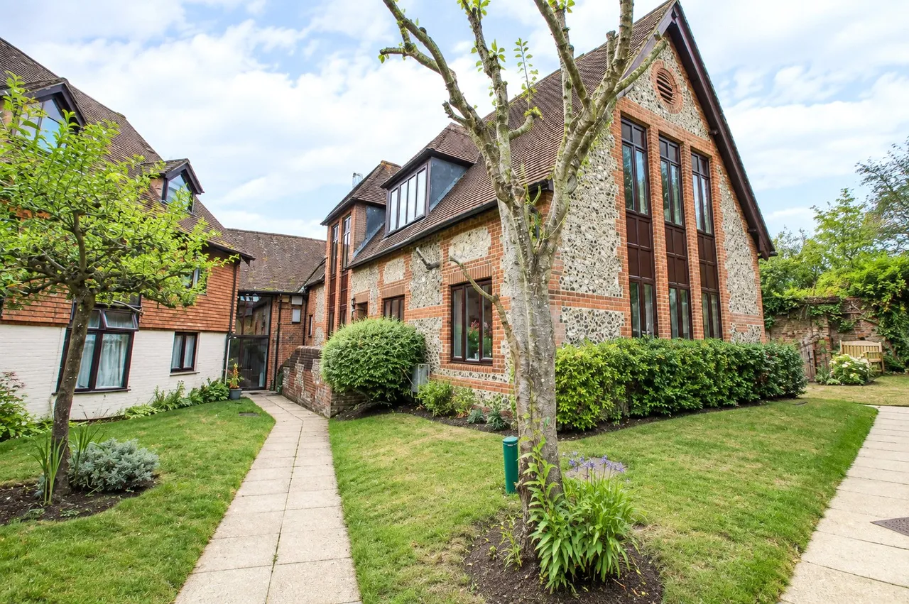 2 bed flat for sale, Hylton Road, Petersfield, GU32