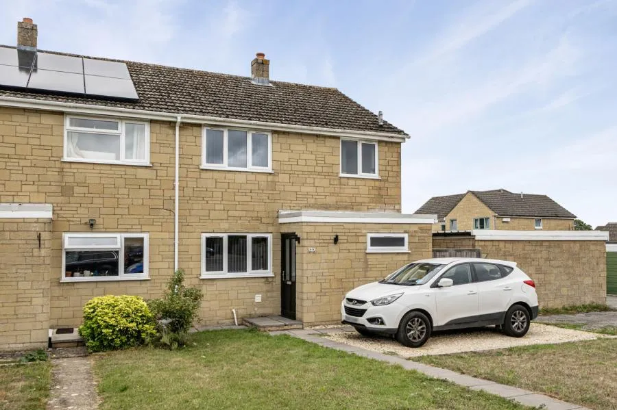 3 bed house for sale, Finchdale Close, Carterton, OX18