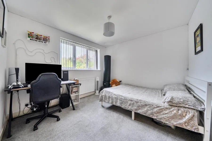 Finchdale Close, Carterton, OX18, photo 13