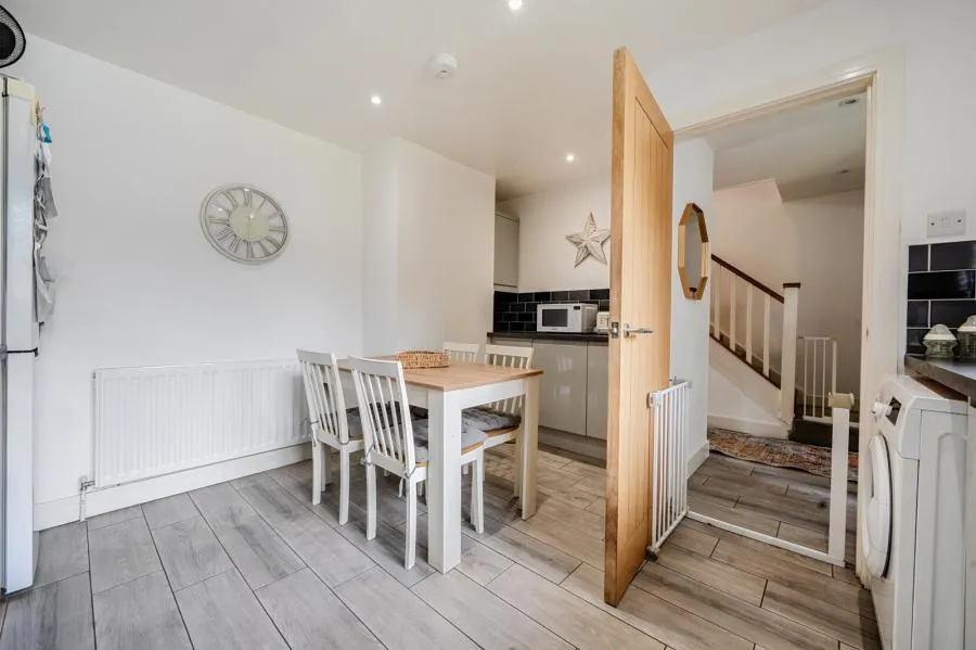 Finchdale Close, Carterton, OX18, photo 8