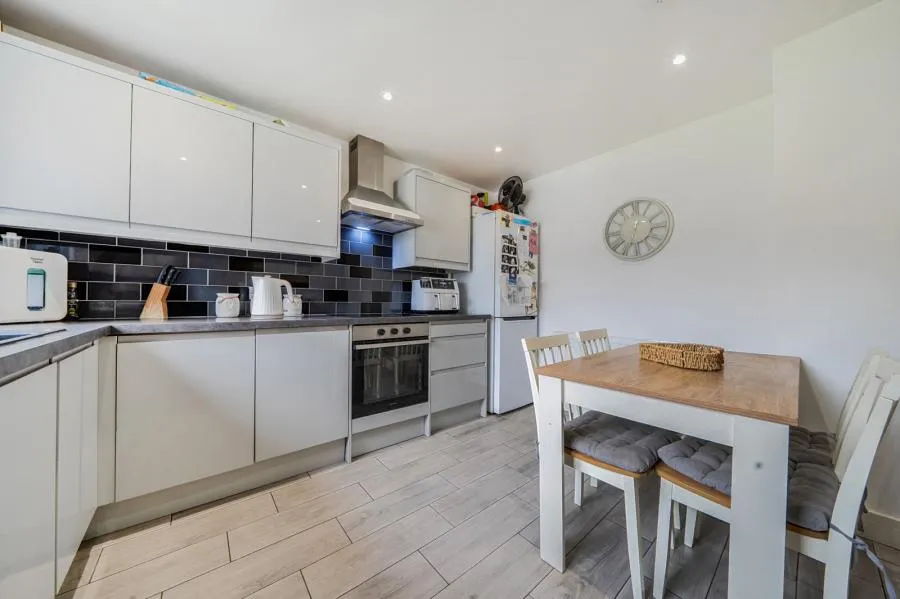 Finchdale Close, Carterton, OX18, photo 6