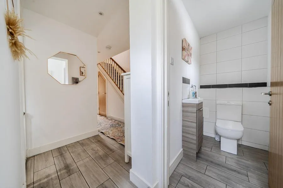 Finchdale Close, Carterton, OX18, photo 15