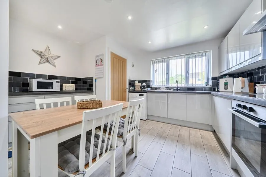 Finchdale Close, Carterton, OX18, photo 7