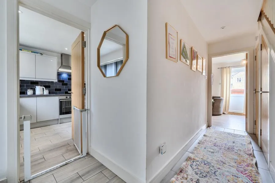 Finchdale Close, Carterton, OX18, photo 9