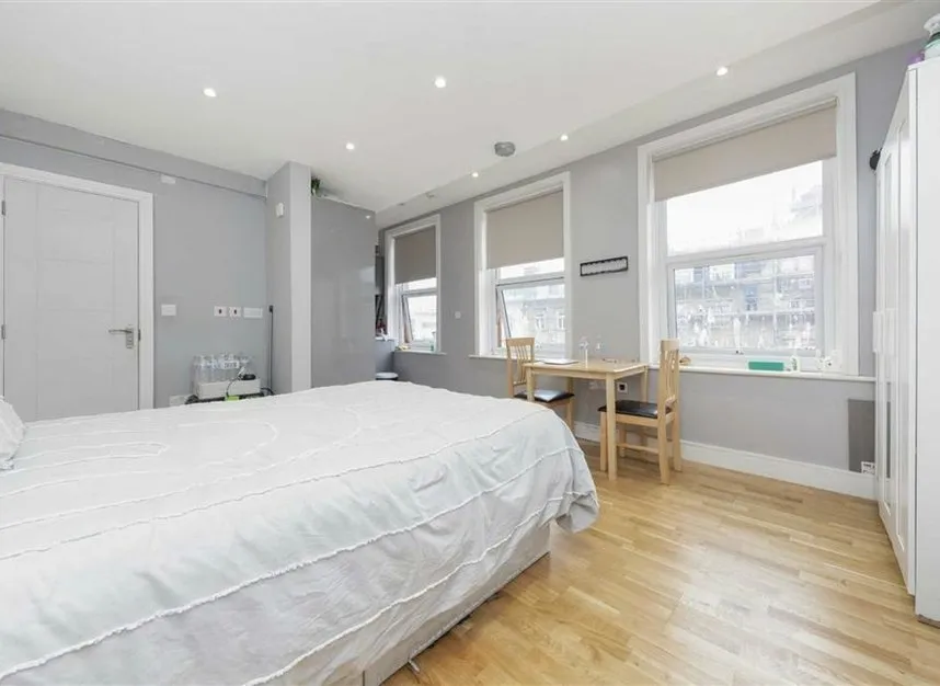 Cricklewood Broadway, Cricklewood, NW2, photo 4