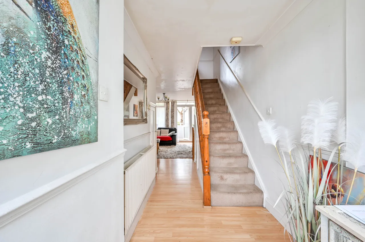 1 Hillview Court, Woking, photo 9