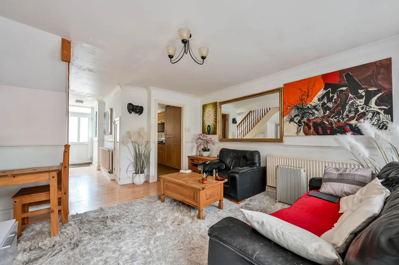 1 Hillview Court, Woking, photo 5