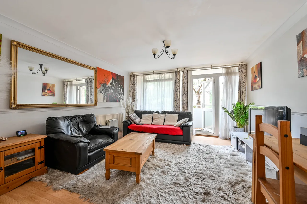 1 Hillview Court, Woking, photo 8