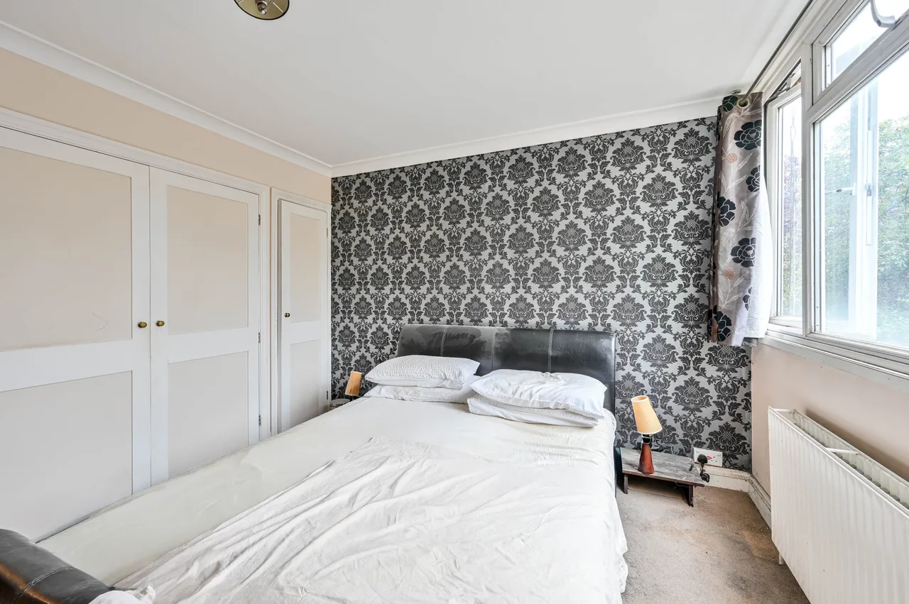 1 Hillview Court, Woking, photo 10