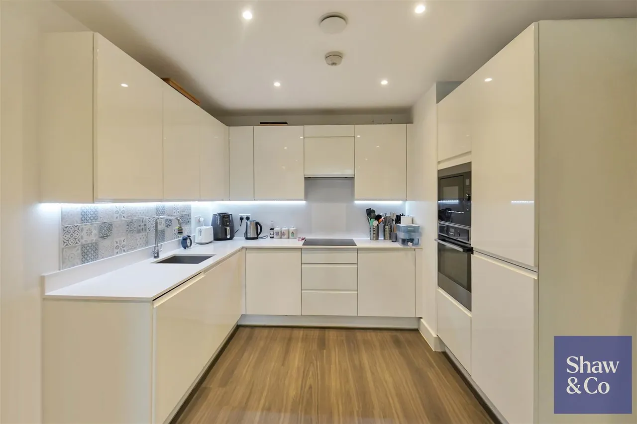 Frazer Nash Close, Isleworth, photo 5