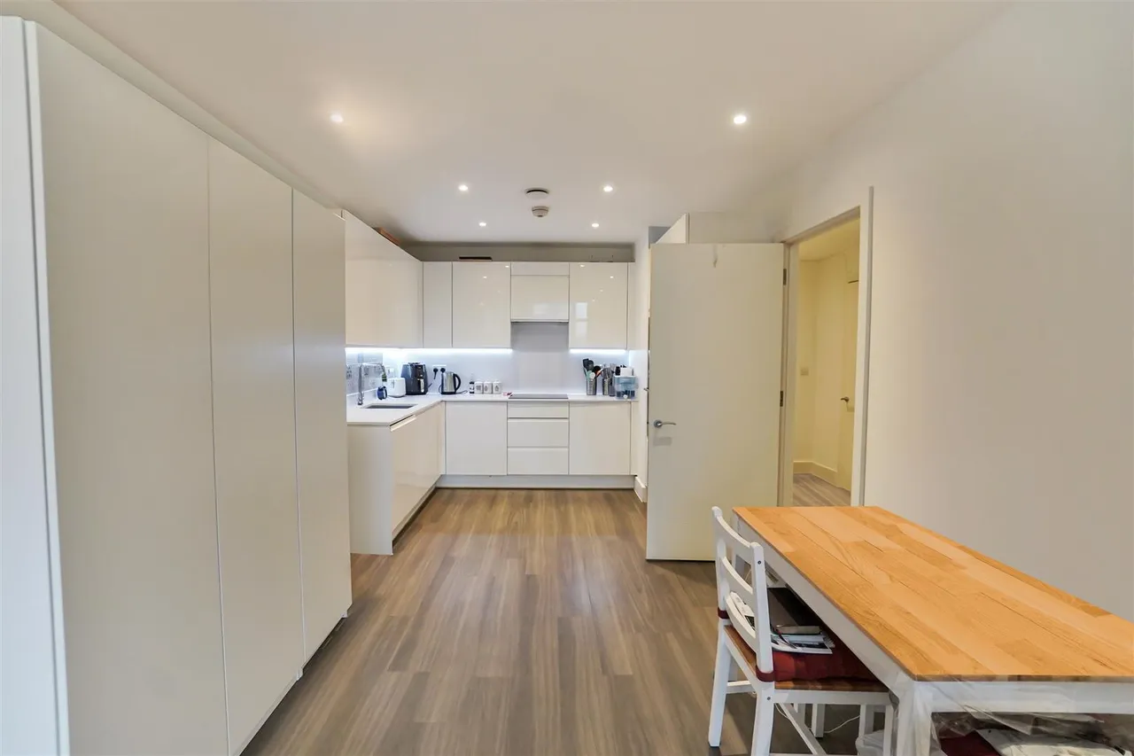 Frazer Nash Close, Isleworth, photo 4