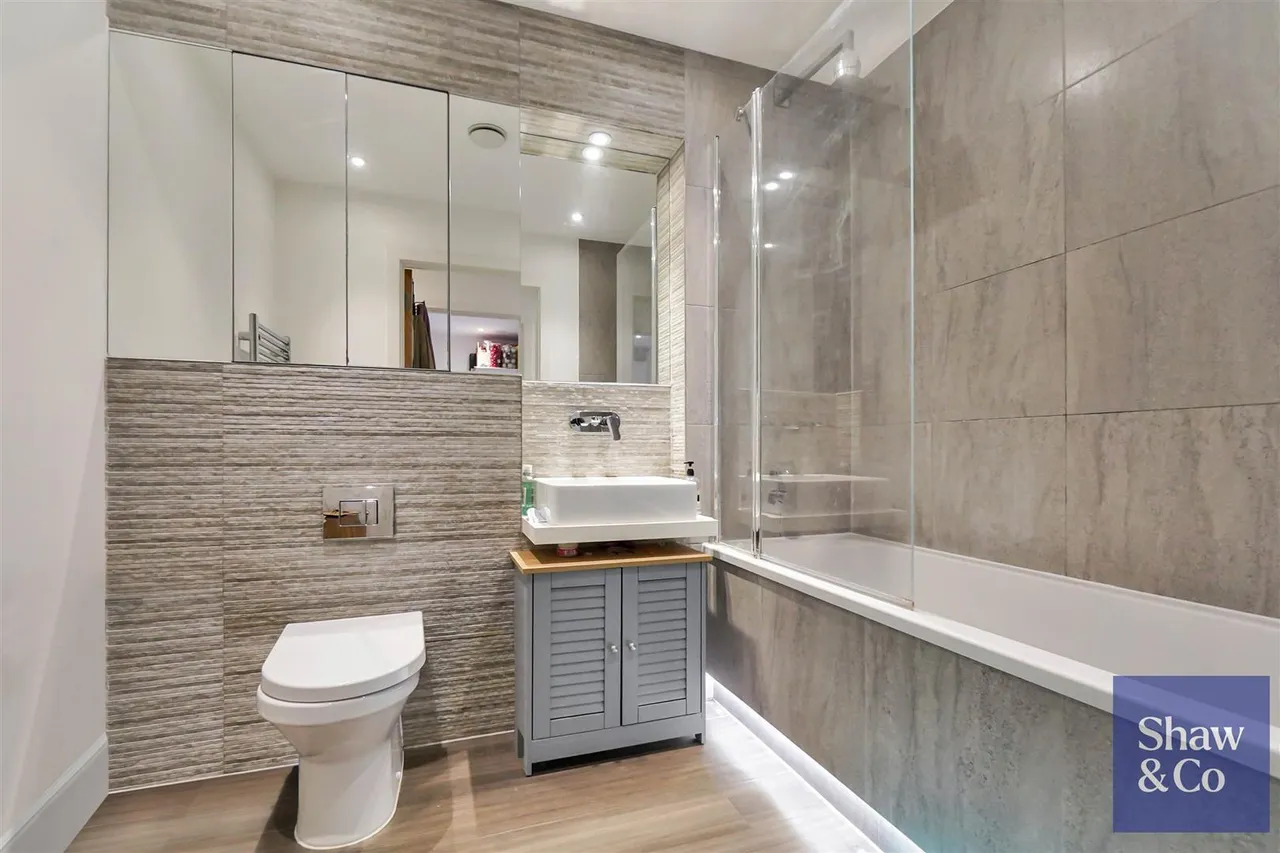 Frazer Nash Close, Isleworth, photo 8