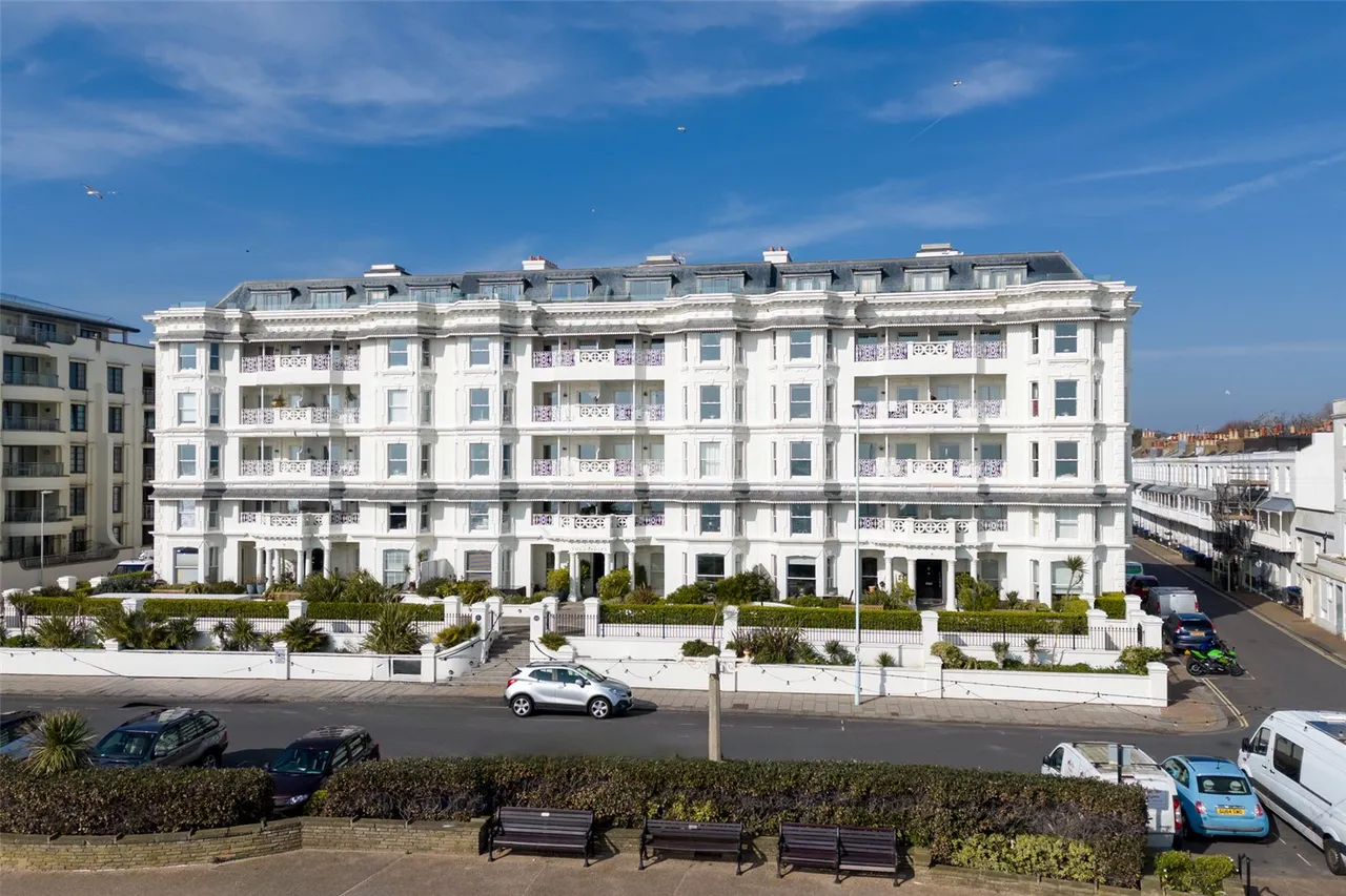3 bed flat for sale, Marine Parade, Worthing, BN11
