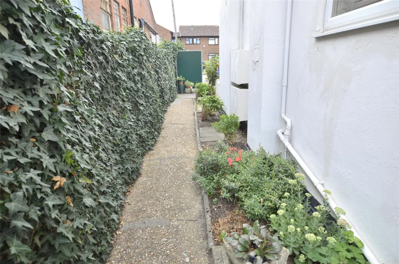 Gander Green Lane, Sutton, SM1 2ES, photo 10