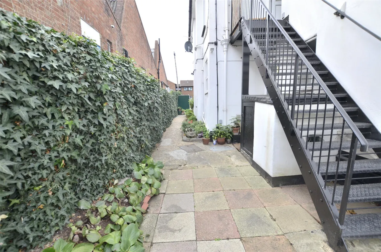 Gander Green Lane, Sutton, SM1 2ES, photo 7