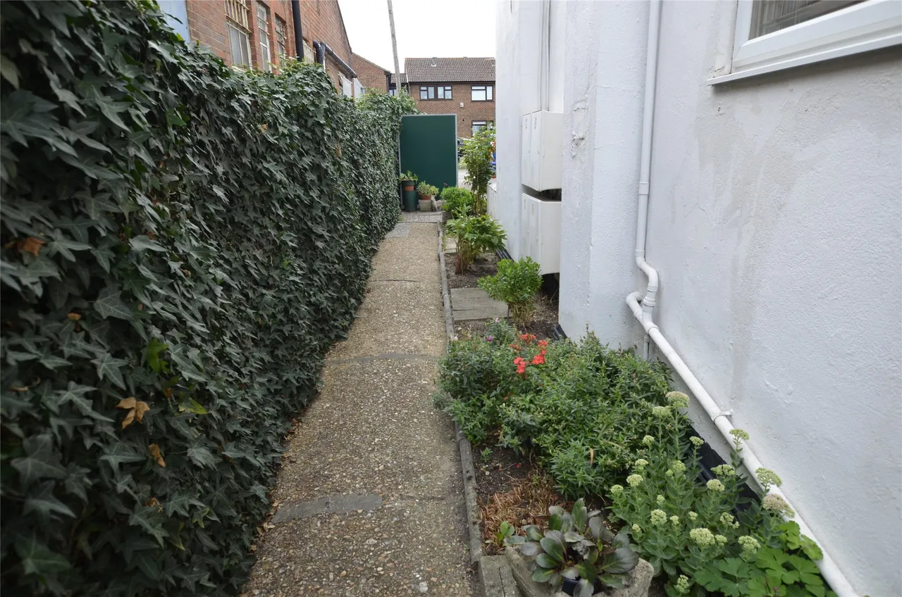 Gander Green Lane, Sutton, SM1 2ES, photo 14