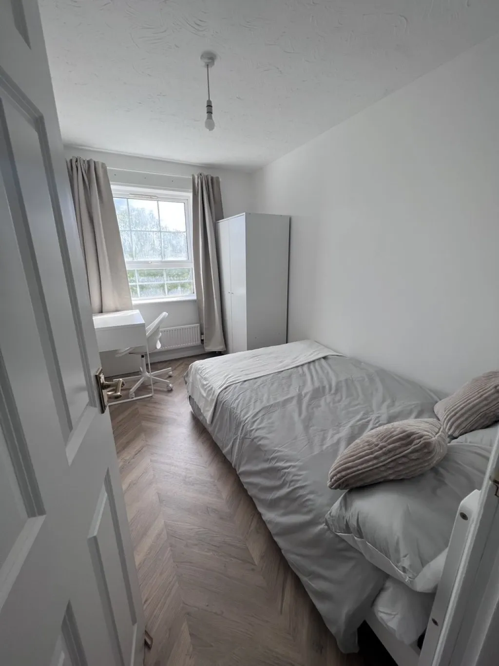 Bedroom-Furlong Road, Coventry, photo 8